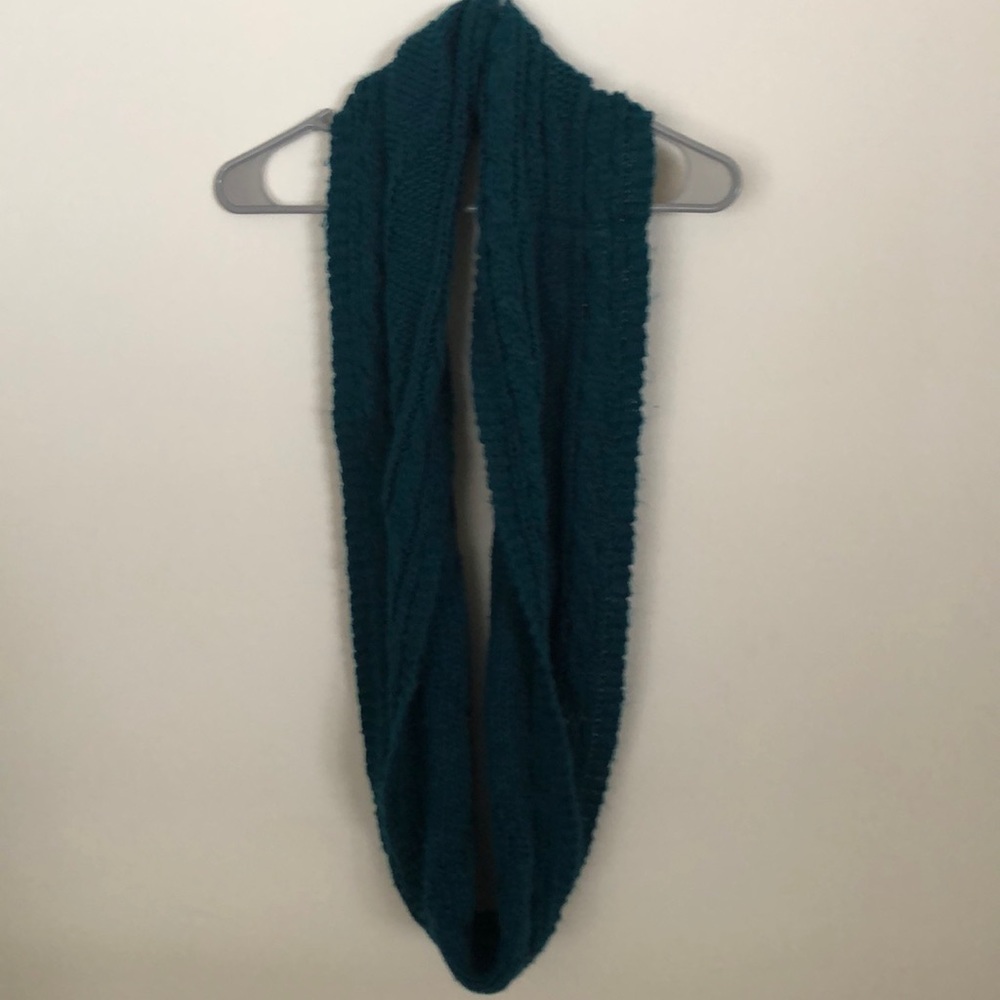 Eddie Bauer knit teal infinity scarf